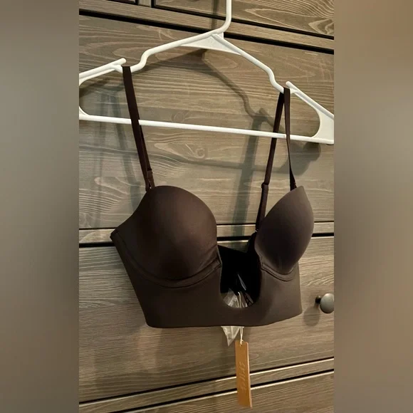 NWT SKIMS Deep Plunge Shapewear Bra in Color: Onyx - Picture 4 of 5